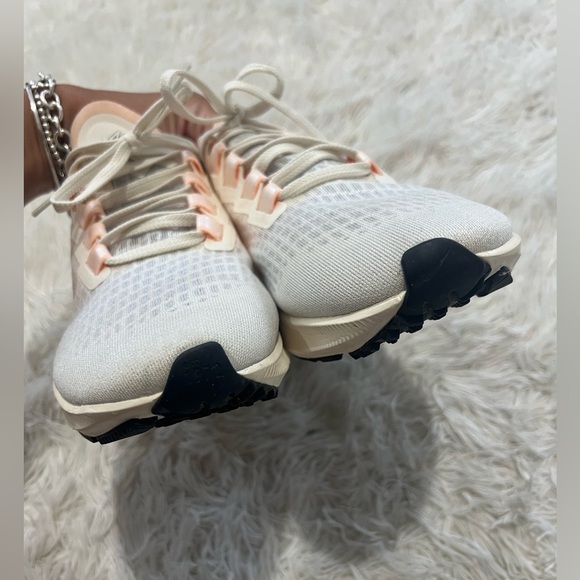 Nike Women's Air Zoom Pegasus 37 Running Sneakers - Size 9 - Picture 8 of 10